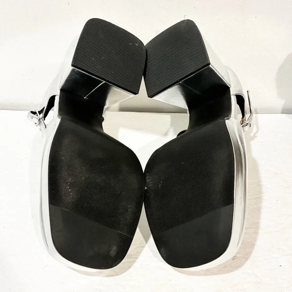 Torrid Metallic Silver Platform Block Heel D'orsay Mary Jane Size 9WW - Picture 6 of 6